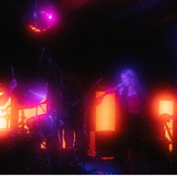 ASTA med UD AF BOXEN